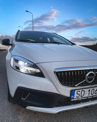 Volvo V40 cena 58500 przebieg: 185000, rok produkcji 2017 z Chęciny małe 596